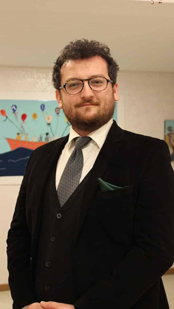 Karaahmetoğlu, “Kadına şiddetin nedenleri arasında kişinin içsel problemlerinden kaynaklı karşı tarafı ezme çabası, ekonomik sorunlar, aile içinde şiddetin öğrenilmesi bulunmaktadır. Kadına şiddet temel hakların ihlalidir yani büyük bir suçtur" dedi.