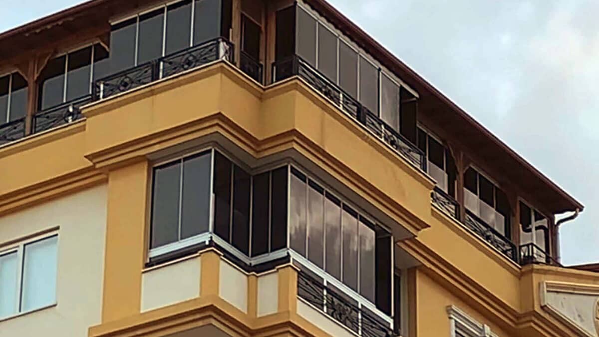 Feyzanur S.'nin ailesinin avukatı Yunus Emre Ceylan, "İntihar veya düşme şüphesi üzerinde duruluyor ama Feyzanur'un ölümünde cinayet ihtimali yok" dedi.