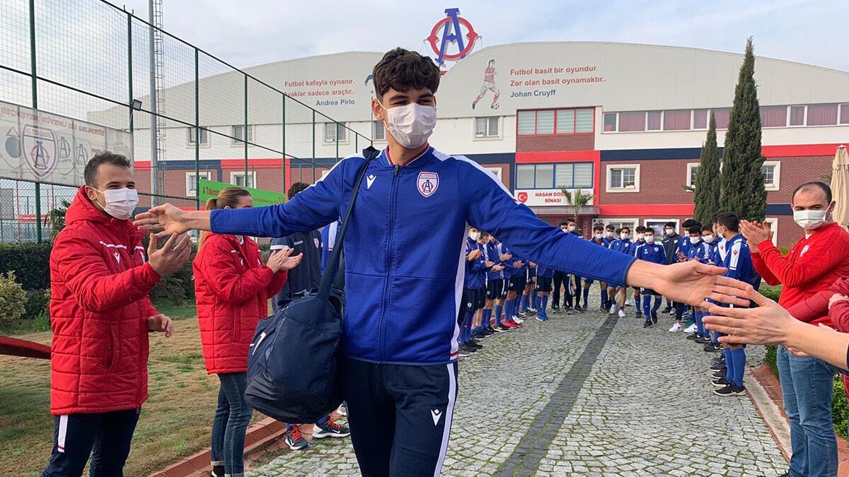 Altınordu kaleci Emirhan Emir'i mezun etti