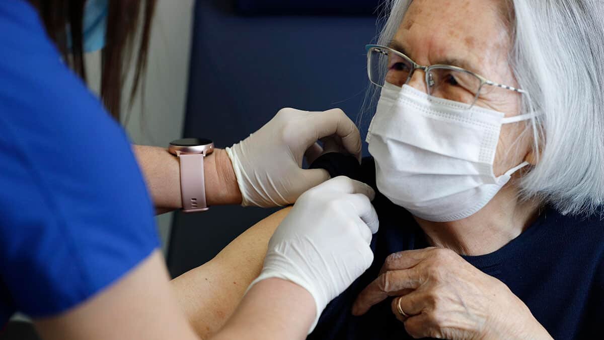 Ankara Şehir Hastanesi'nde 80 yaş üstünün aşılanması sürüyor