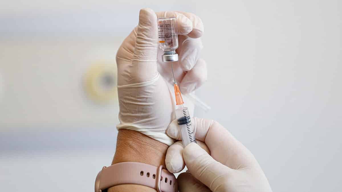 Ankara Şehir Hastanesi'nde 80 yaş üstünün aşılanması sürüyor