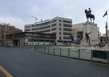 Ankara'da cadde ve sokaklar boş kaldı
