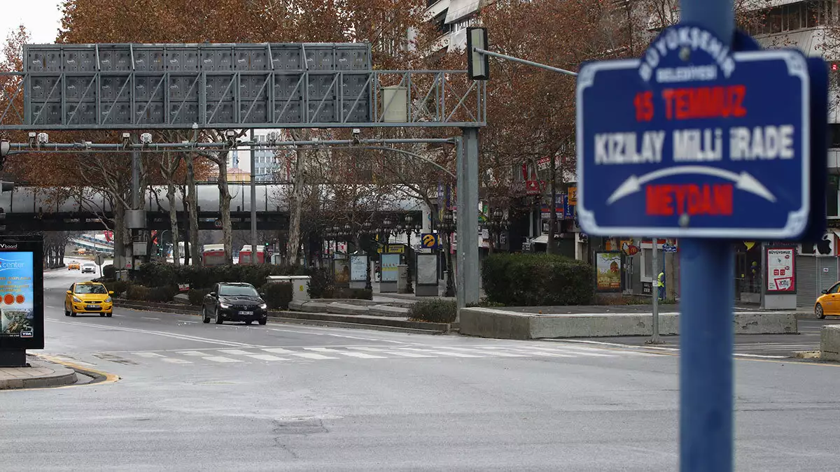 Ankara'da cadde ve sokaklar boş kaldı