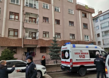 Şiddet gördüğü eşini bıçaklayarak öldürdü