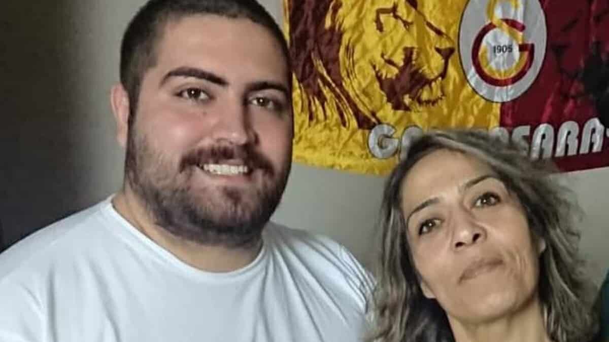 Anne ve oğlu tüp mide ameliyatıyla 140 kilo zayıfladı