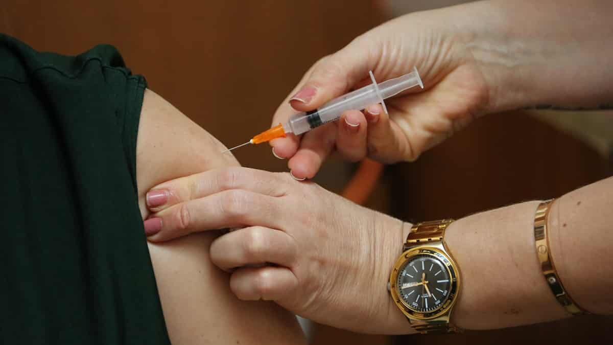 Aşının ilk yan etkileri baş ağrısı, yorgunluk