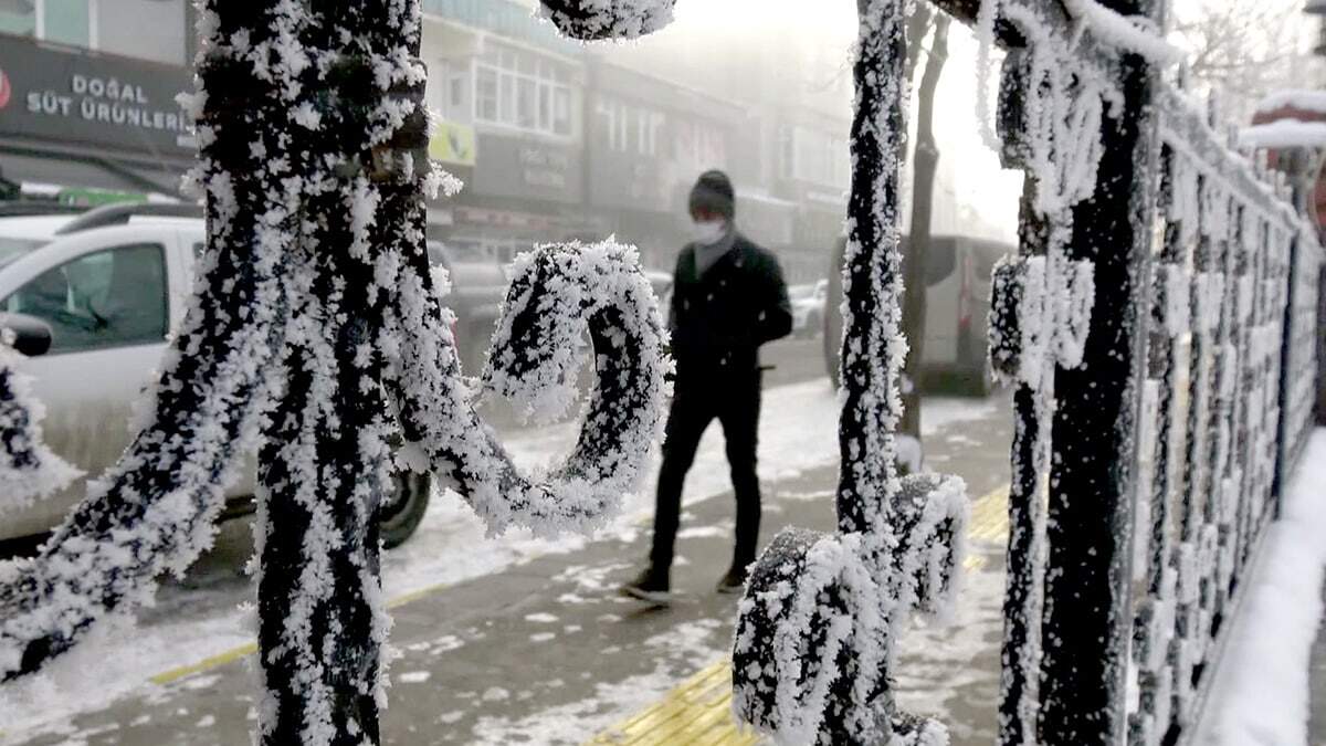 Göller dondu buz sarkıtları oluştu