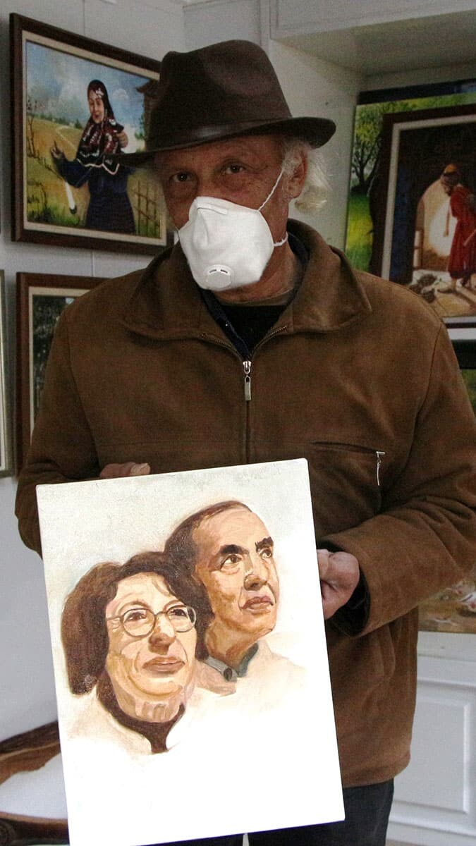 Bilim insanlarını ters resim tekniğiyle çizdi