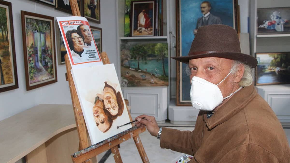 Bilim insanlarını ters resim tekniğiyle çizdi