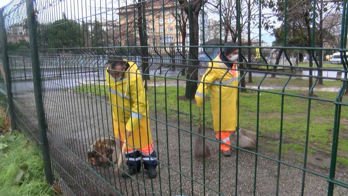 Ateş yakılıp duvarları siyaha bürünmüştü, Kaderine terk edilen tarihi kilisede temizlik çalışmaları başladı.