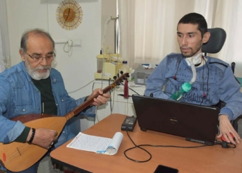 Oğlunun şiirlerini sazıyla türkü olarak besteledi
