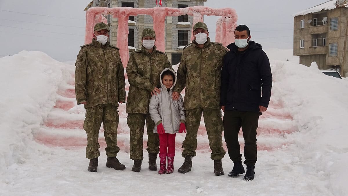 Anıtkabir'i görmek isteyen Hira Ankara'ya davet edildi. Hira, "Anıtkabir'i göreceğim için çok heyecanlıyım, çok mutluyum" dedi.