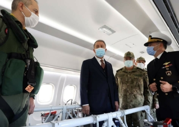Bakan Akar'dan P-72 deniz karakol uçağına inceleme