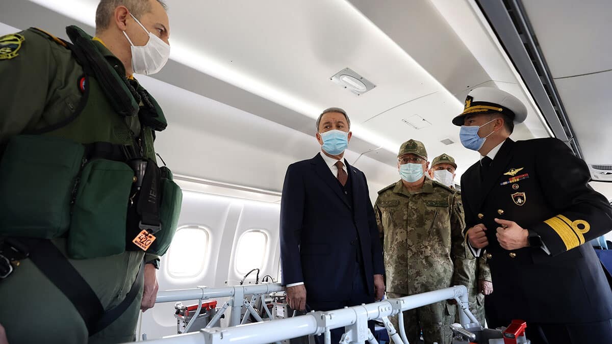 Bakan Akar'dan P-72 deniz karakol uçağına inceleme