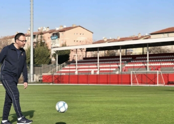 Spor seyircisiyle güzel