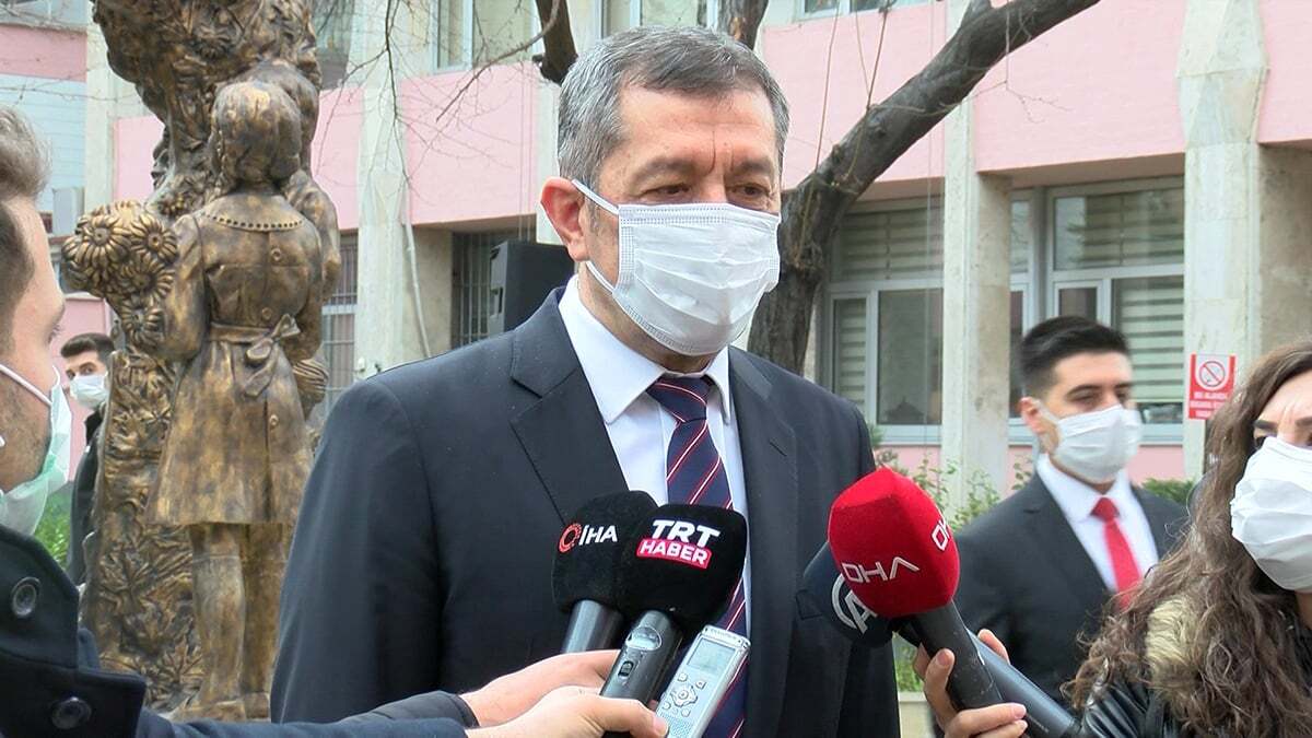 On binlerce okulda İstiklal Marşı'mız okundu