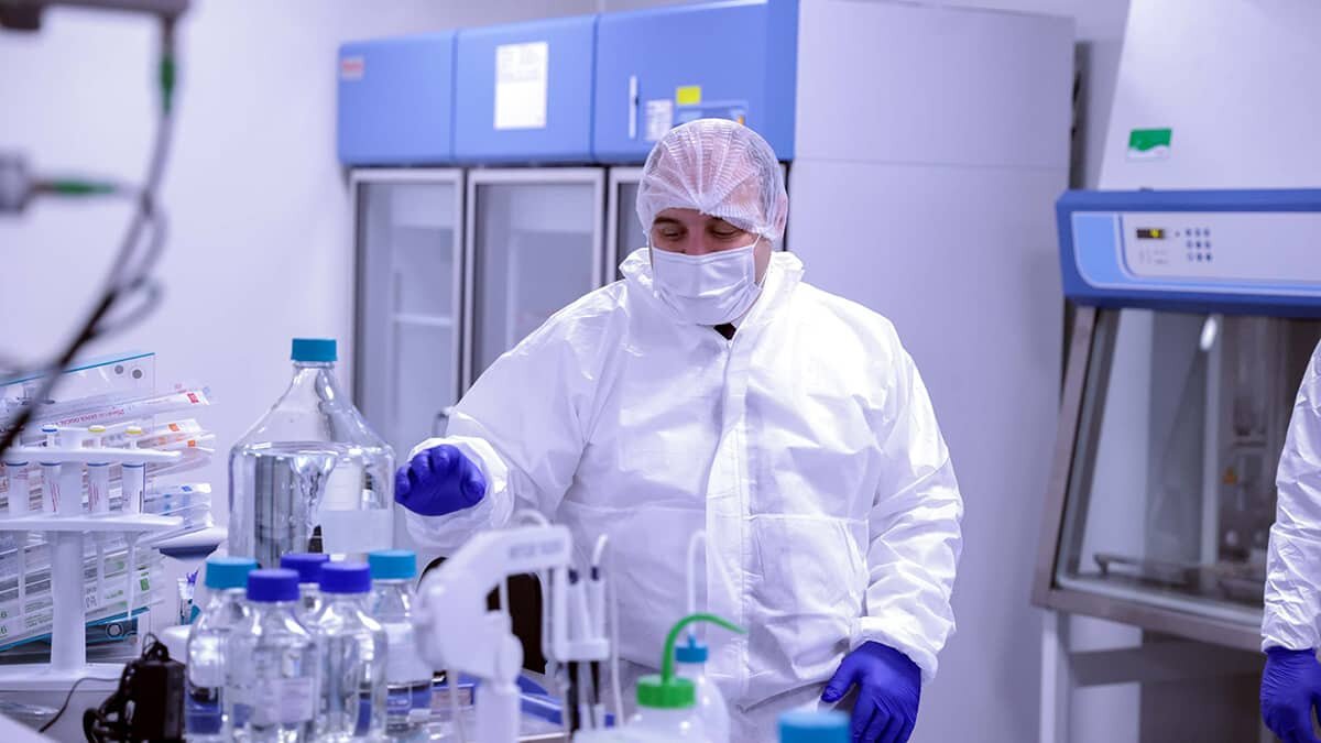 Varank aşı çalışmasını yerinde inceledi