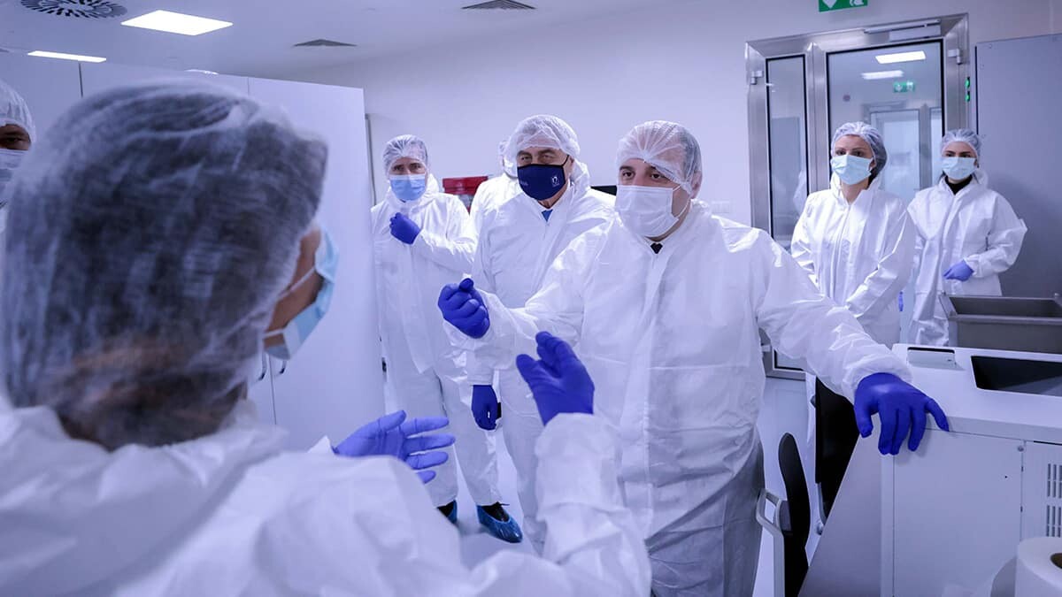 Varank, Covid-19'a karşı en yenilikçi aşı yöntemlerinden biri olarak kabul edilen virüs benzeri parçacıklara (VLP) dayalı aşı çalışmasını yerinde inceledi.