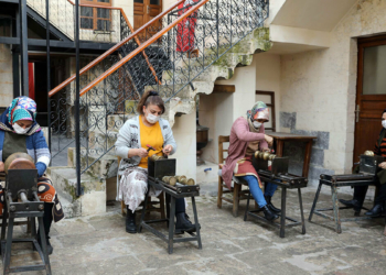 Bakır işlemeciliği ev kadınlarının gelir kapısı oldu
