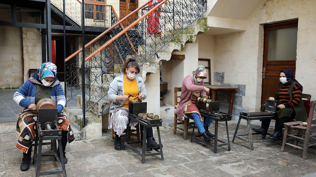 Bakır işlemeciliği ev kadınlarının gelir kapısı oldu