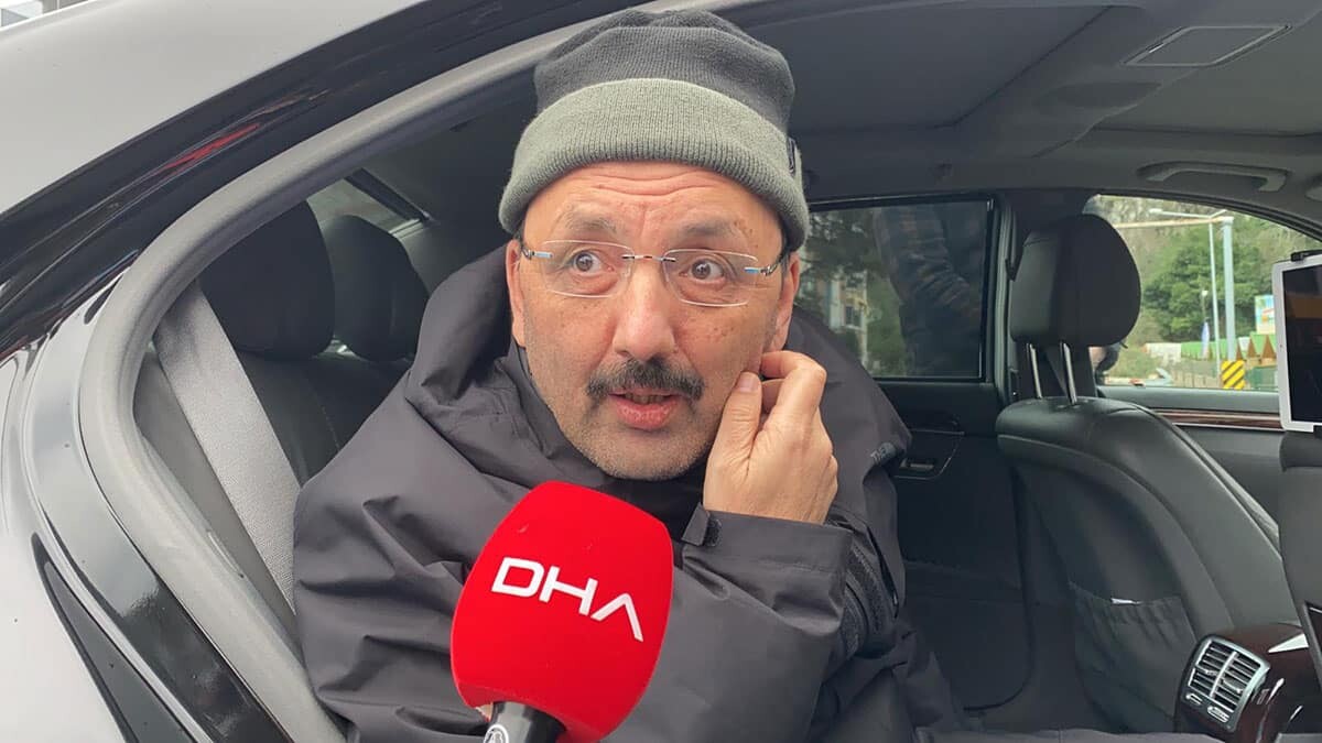 Bartın İnkum açıklarında geminin battığı görülürken, bir kısmı su yüzeyinde kaldı. Bartın'da gemi battı.