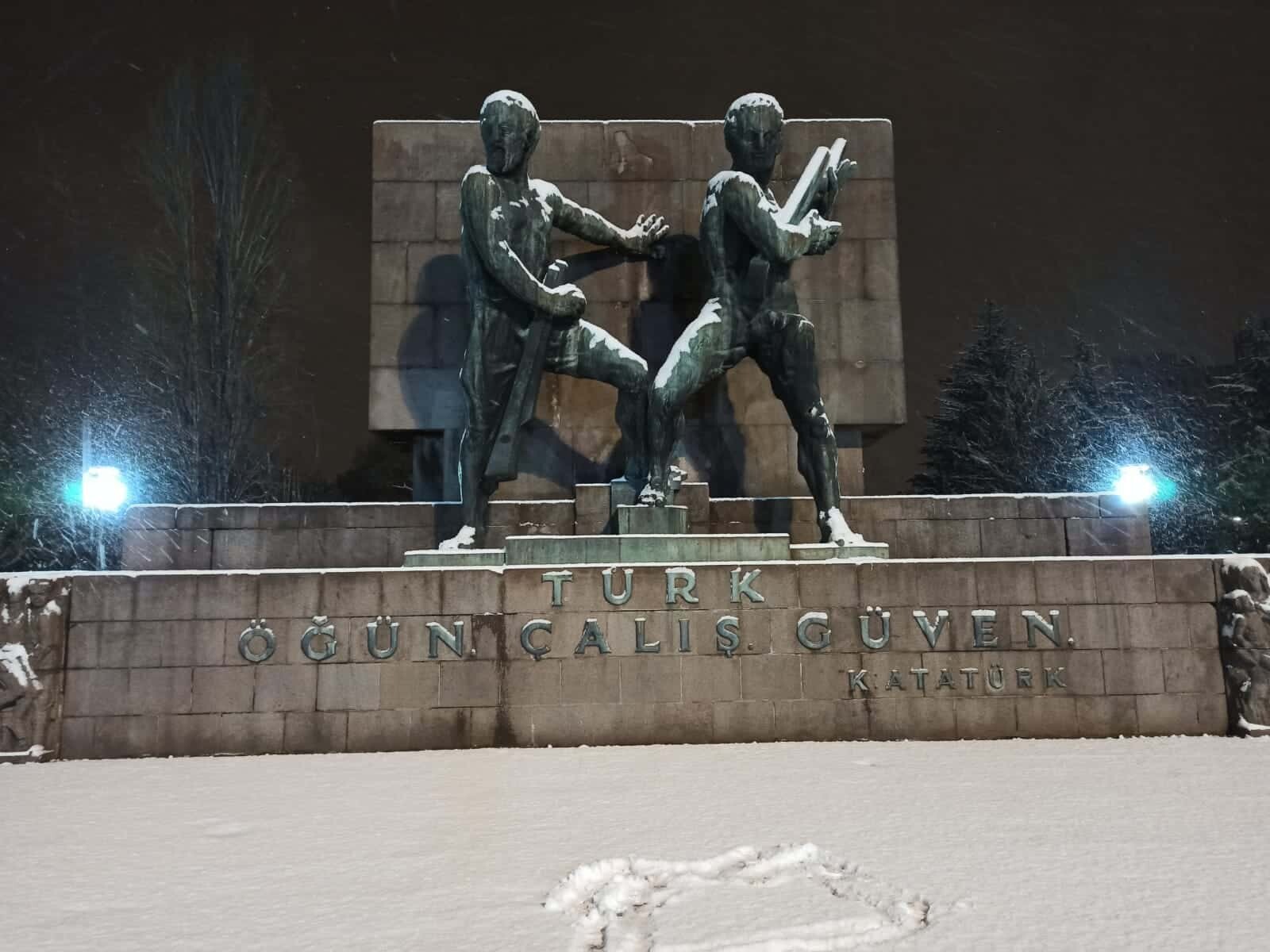 Başkent'te kar yağışı etkili oldu