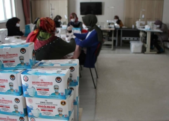 Kadınların ürettiği maskeler ücretsiz dağıtılıyor