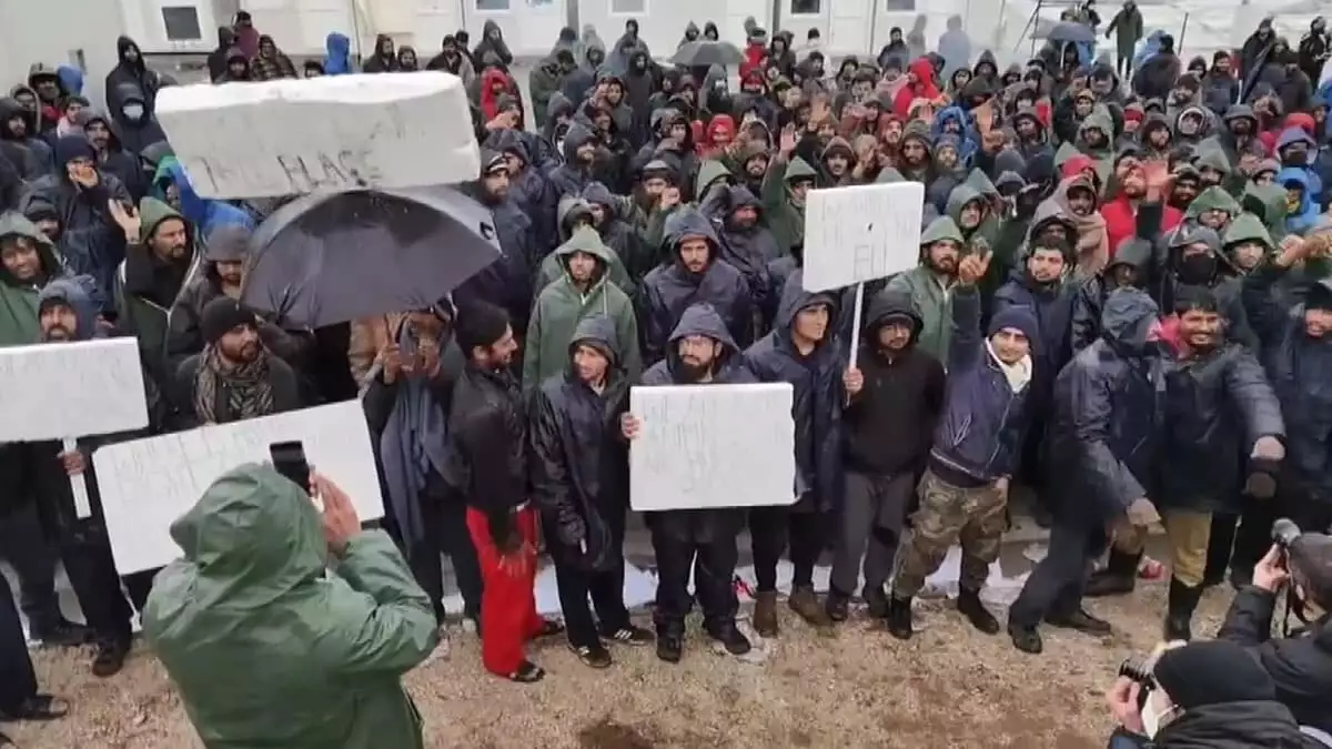 Mülteciler kötü yaşam koşullarını protesto etti