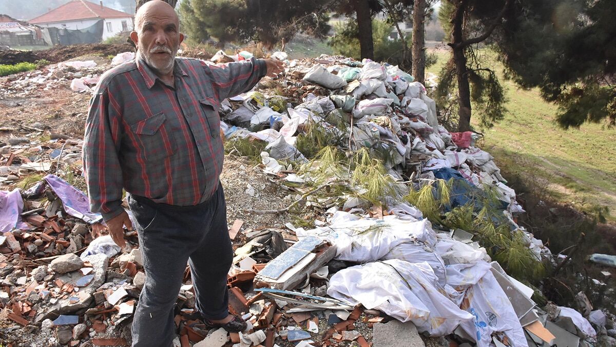 Ormanlık alan, moloz ve hafriyat döküm alanına döndü. İnşaat ve evsel atıklar yüzünden adeta cennet doğada moloz tepesi oluştu.