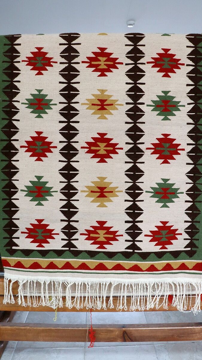 Ercengiz, Burdur kültürüne sahip çıkmaya devam ediyoruz. Alaca kilimi için yaptığımız çalışmanın ürünlerini almaya başladık.