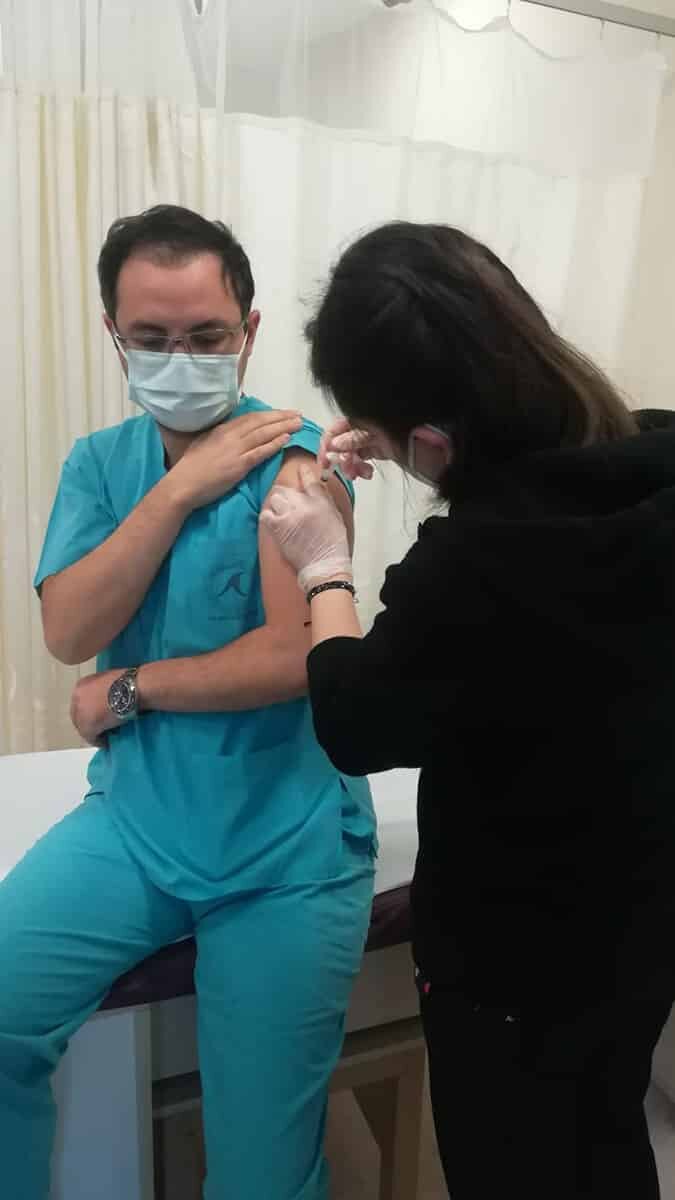 400 binden fazla sağlık çalışanı aşılandı