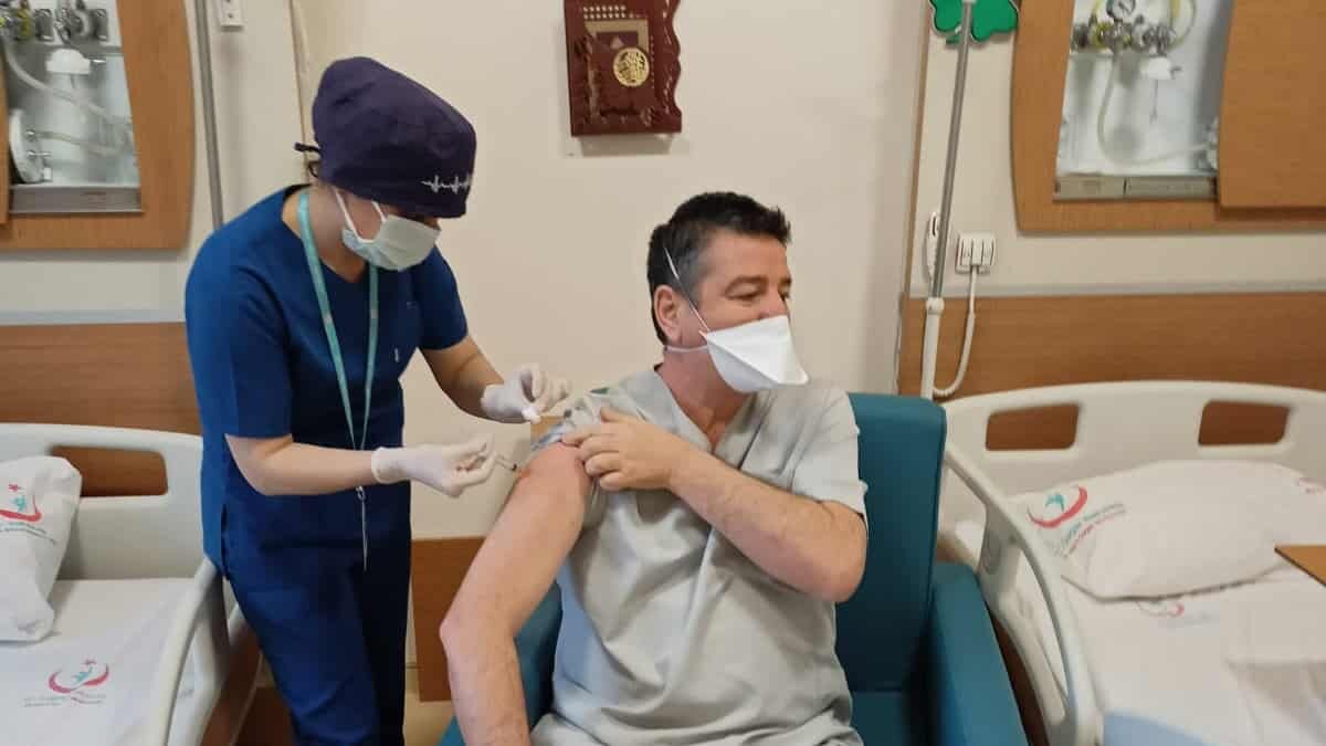 400 binden fazla sağlık çalışanı aşılandı