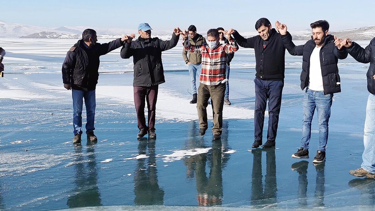 Çıldır Gölü'nde tulum çaldı
