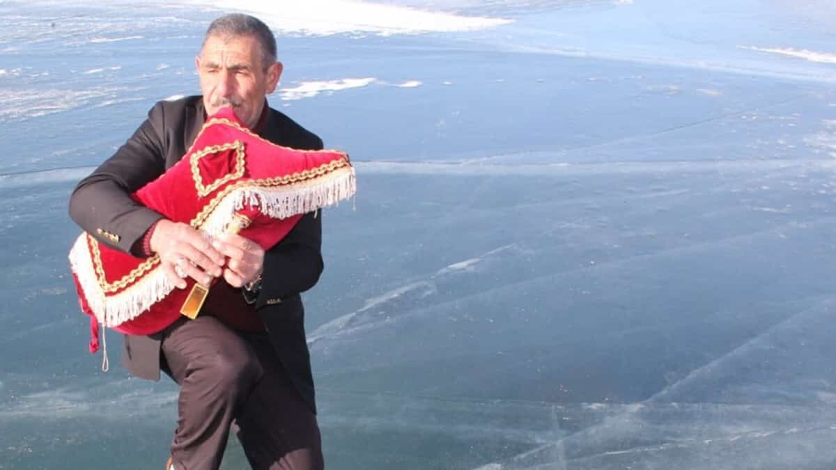 Çıldır Gölü'nde tulum çaldı