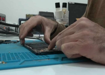 Cep telefonları şarjdayken kesinlikle oynanmamalı