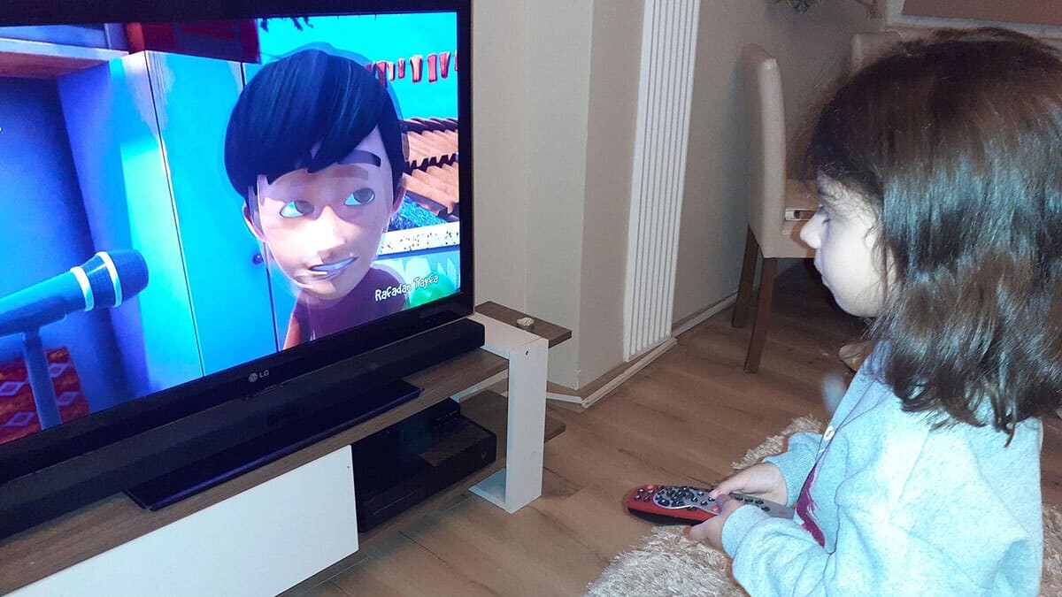 Astarcıoğlu, uzaktan kumandaların çocuk sağlığı açısından ciddi risklere neden olabileceğini ifade etti.