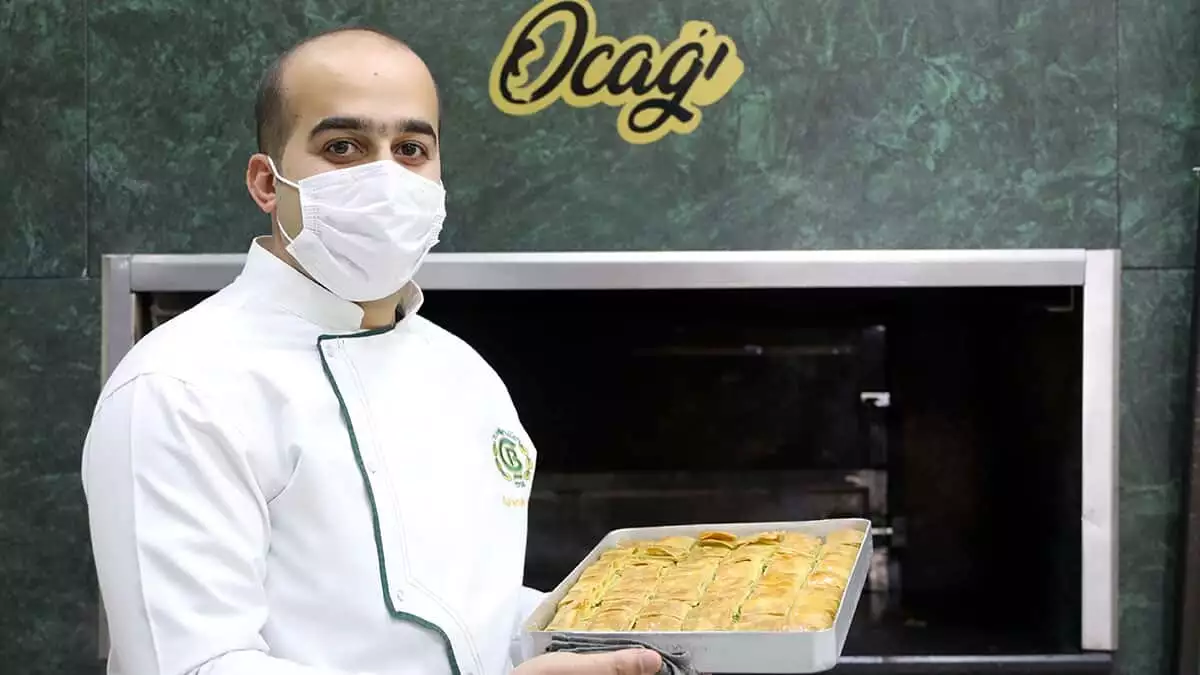 Çölyak hastaları için glutensiz baklava üretiyor