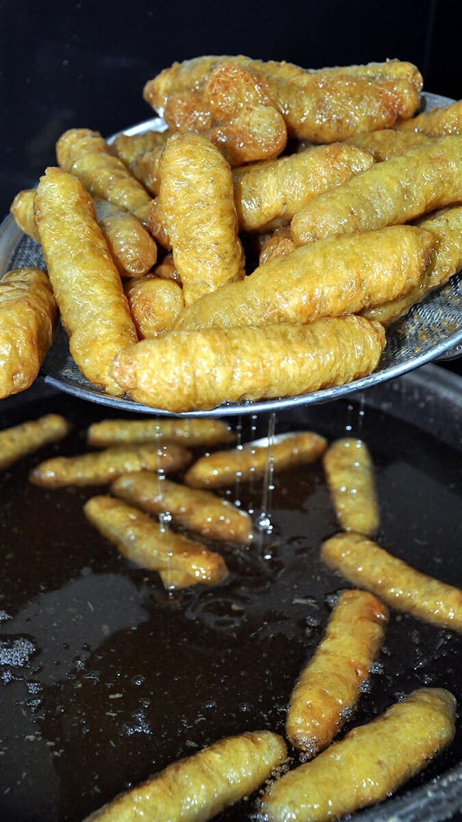 Osmanlı'da padişah sofralarının tatlısı olan Erzurum yöresine has enerji deposu kadayıf dolması, Dadaşlar tarafından soğuk havalarda daha fazla rağbet görüyor.