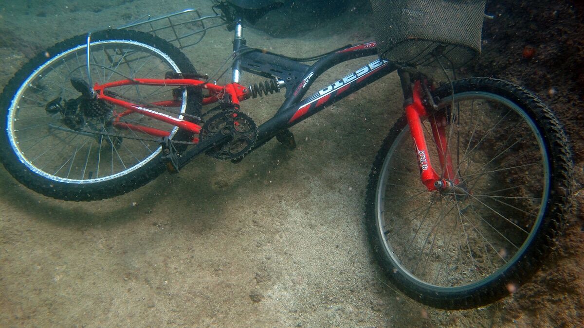 Öğrenciler deniz dibinde oluşan kirliliği görüntüledi