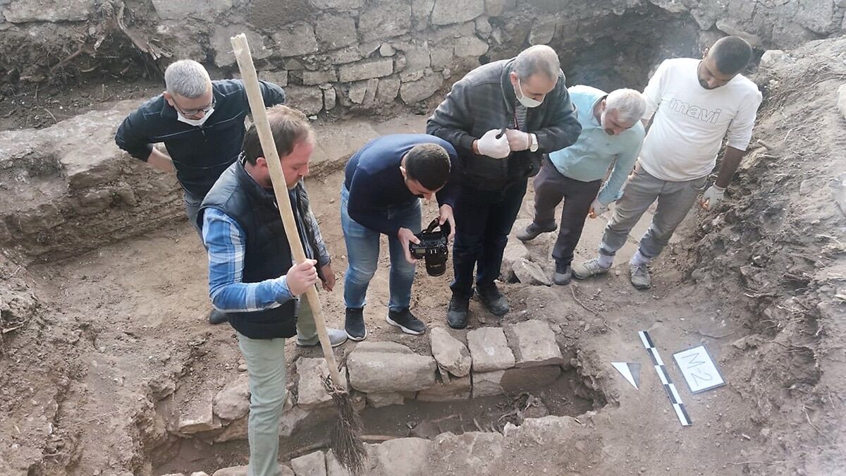 Kılıçarslan'ın mezar aramalarında kalıntılar bulundu