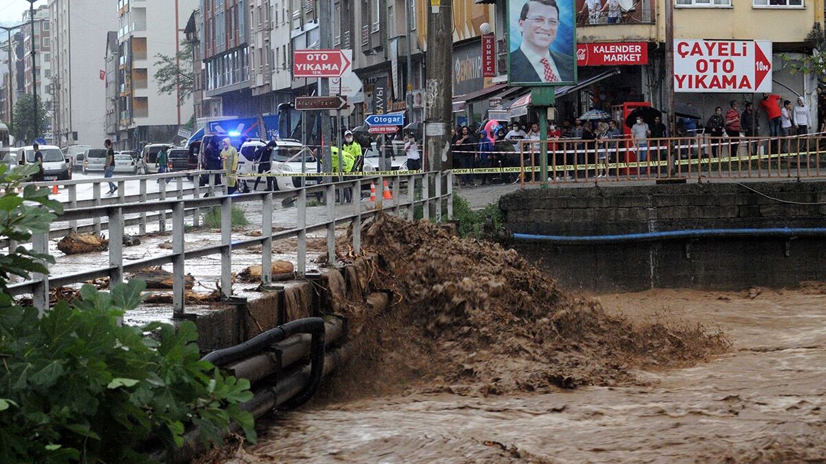 Taşkınları önlemek için Yarı Geçirgen Tersip Bendi