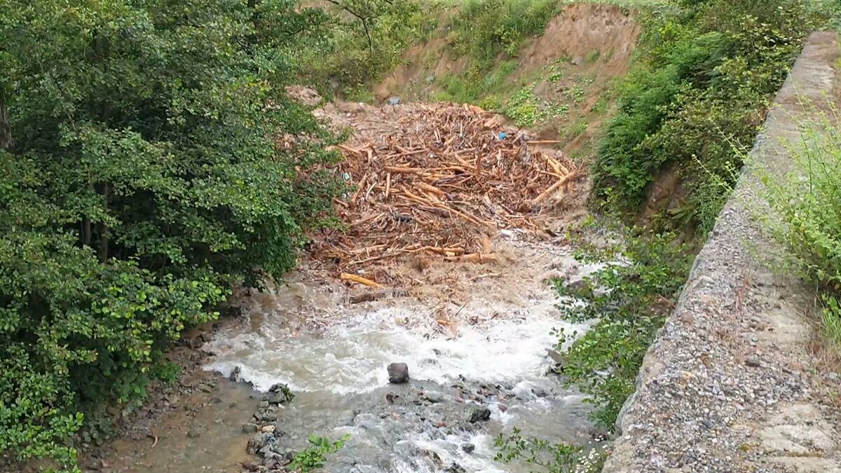 Taşkınları önlemek için Yarı Geçirgen Tersip Bendi