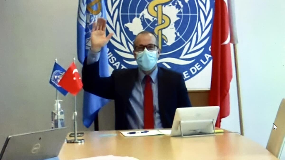 Koca bize ayrılan aşı dozlarının sayısını nasıl artırabileceğimizi görüştük. Yeni üretim imkânları devreye girdikçe Türkiye'ye ayrılan aşı kapasite artacak" dedi.