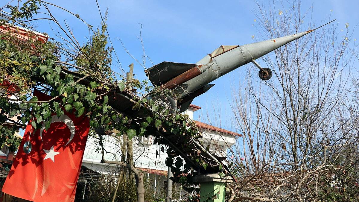 F-16 maketi ile şehit pilotları anıyor