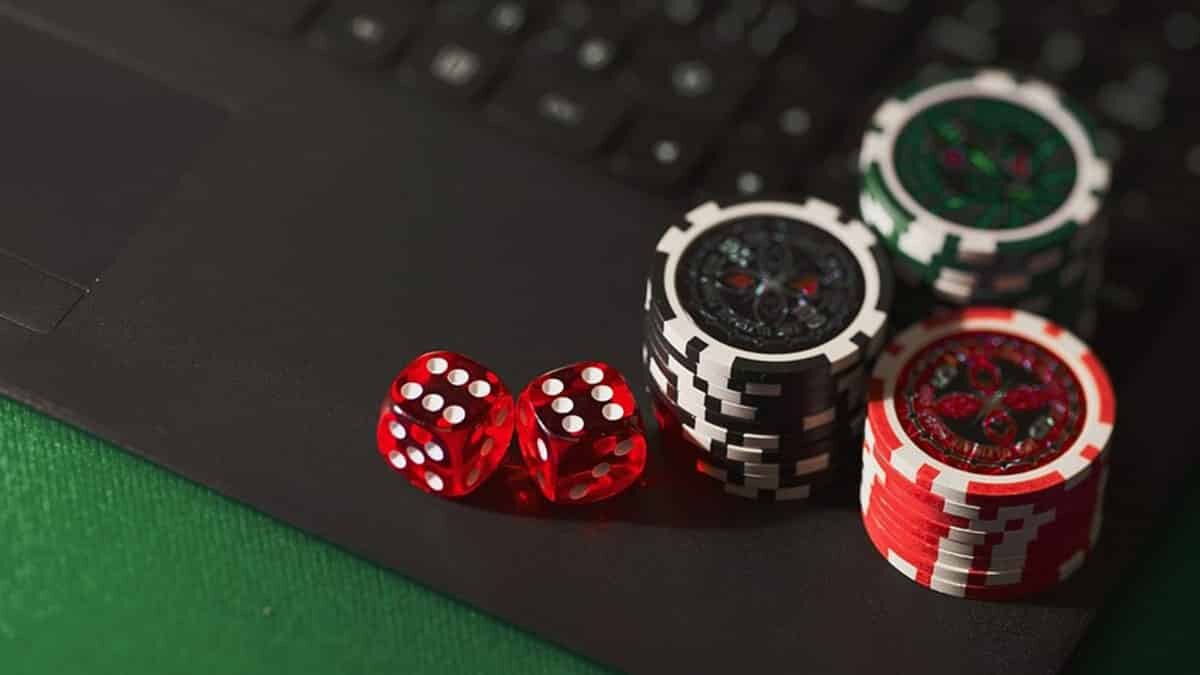 Ergenlerin yüzde 12.5'i çevrimiçi kumar kıskancında