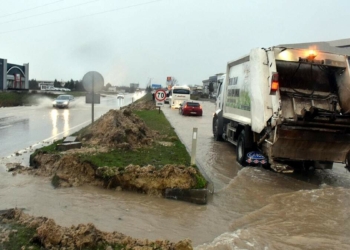 Edirne'de sağanak hayatı olumsuz etkiledi