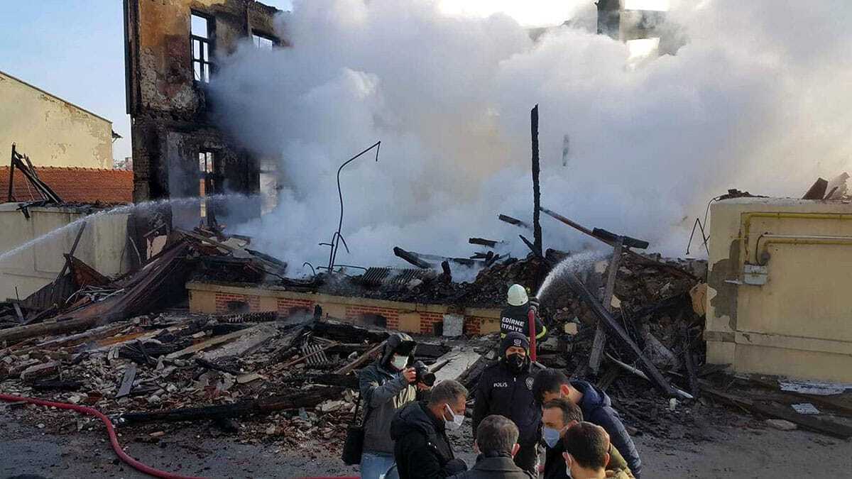 Edirne'de tarihi müftülük binası yandı