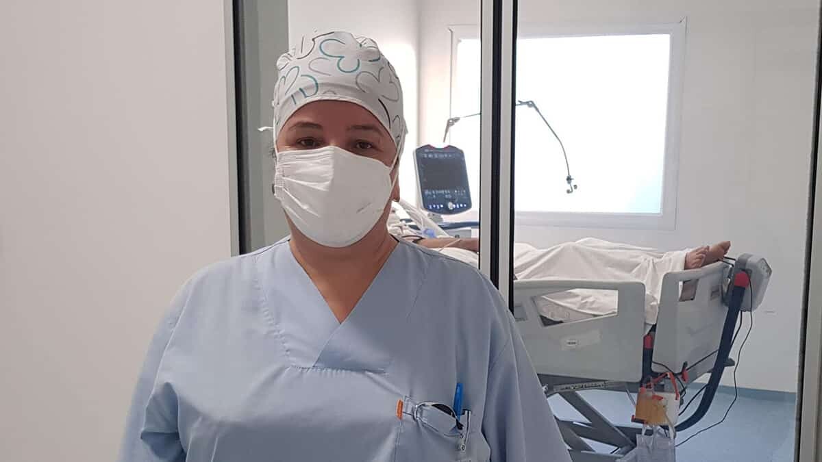 Yiyit, "Biz hasta olduğu sürece hastalıklar var olduğu sürece mesaisi bitmeyecek bir meslek grubuyuz. Sadece bu hastanede 300'ün üzerinde personel bu gece nöbetçi.