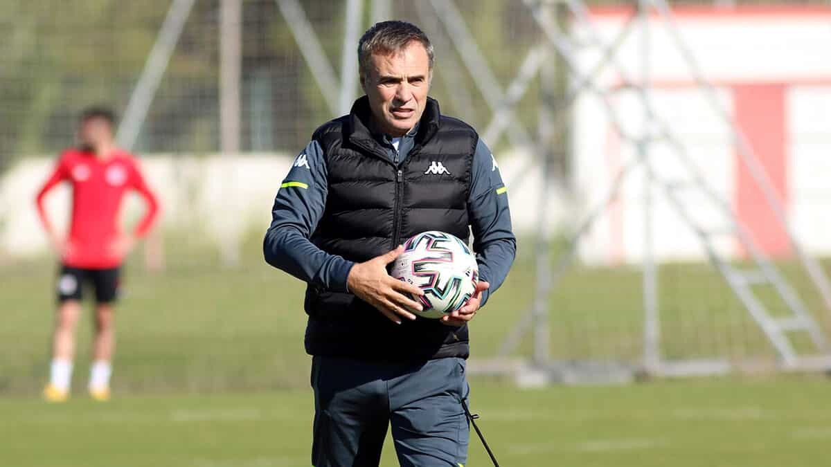 Maç başına en az 1.5 puan hedefliyor