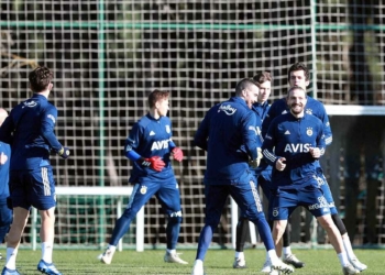 Caner Erkin antrenmanın tamamında takımla çalıştı